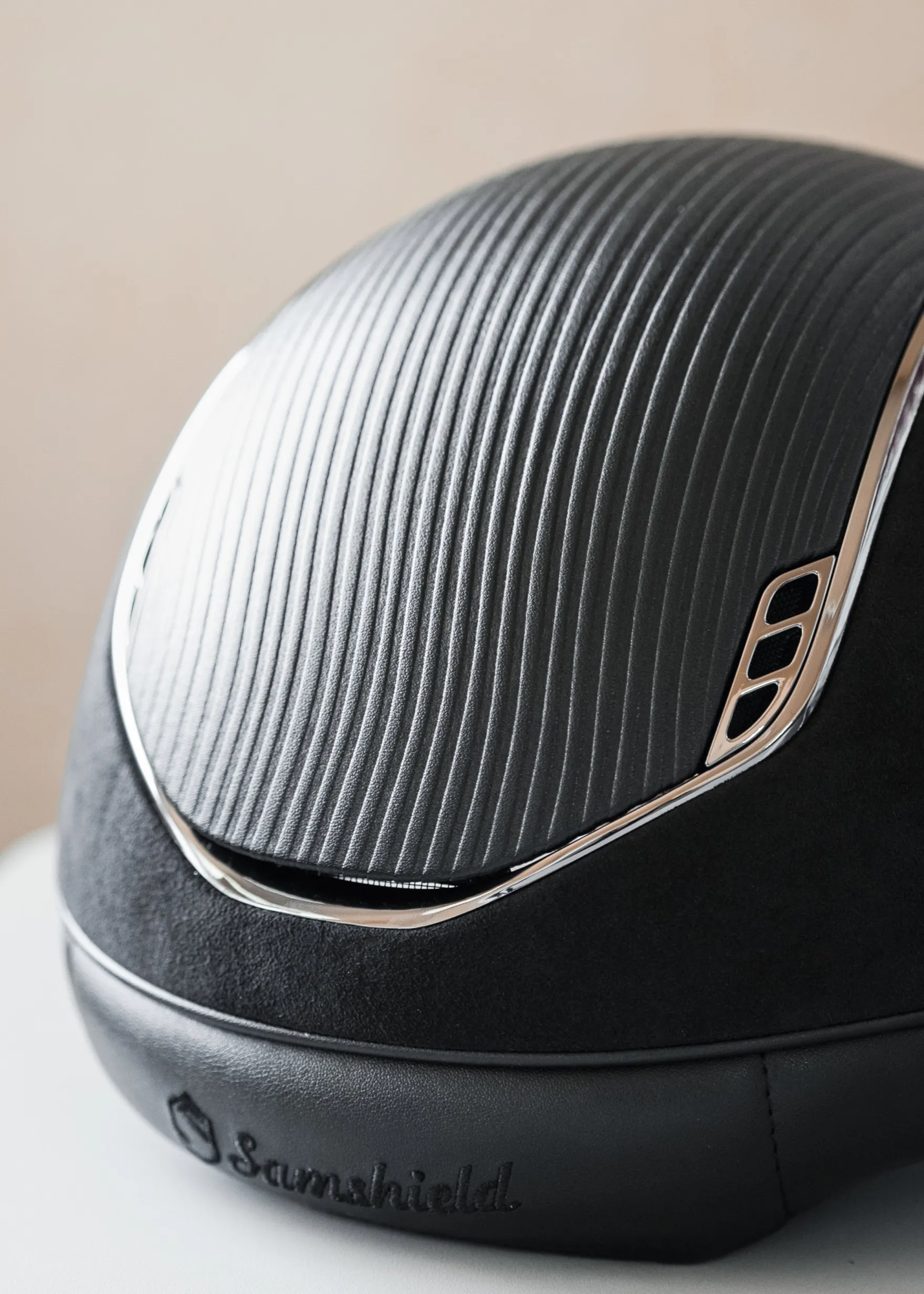 Reithelm Classic 2.0 Premium Alcantara Black, Top Leather, Trim + Blason Black Chrome