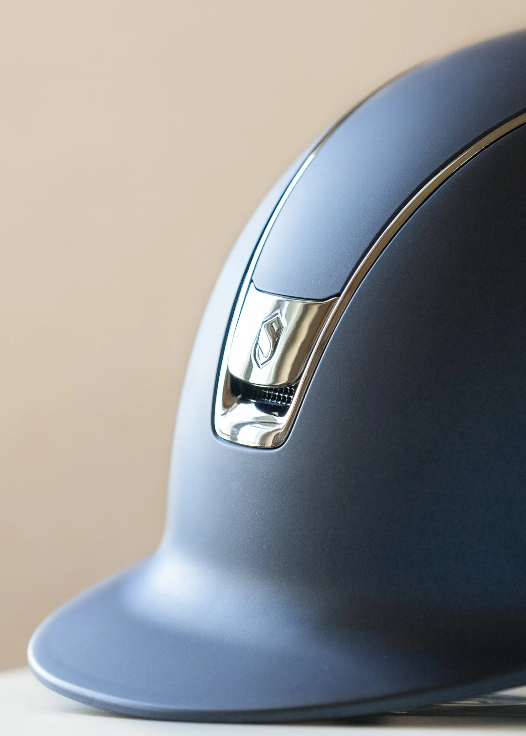 Reithelm Classic 2.0 Shadowmatt, Top Paint, Trim + Blason Black Chrome