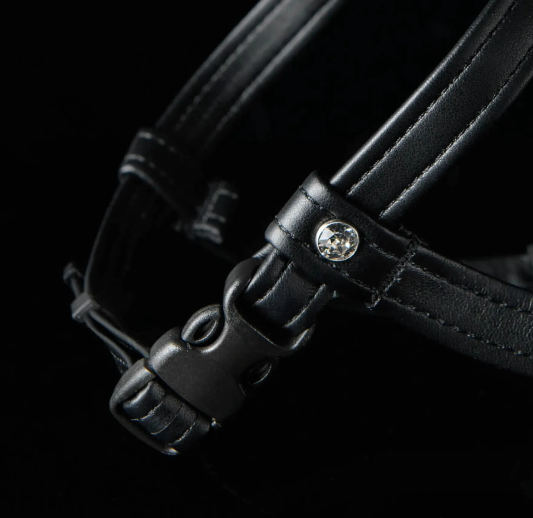 Reithelm Kooki Shadow Crystals Rivet
