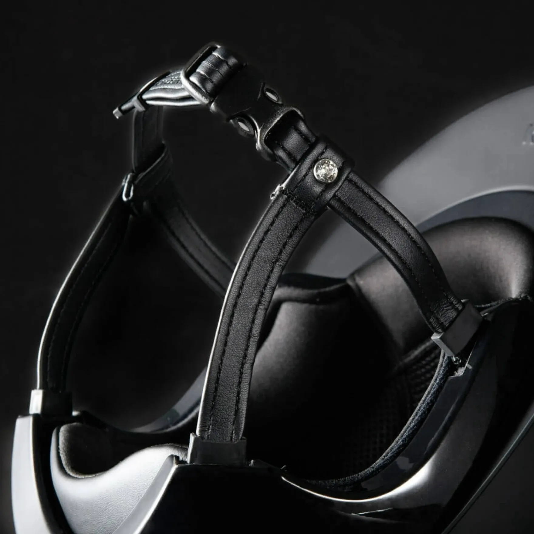 Reithelm Kooki Shadow Crystals Rivet