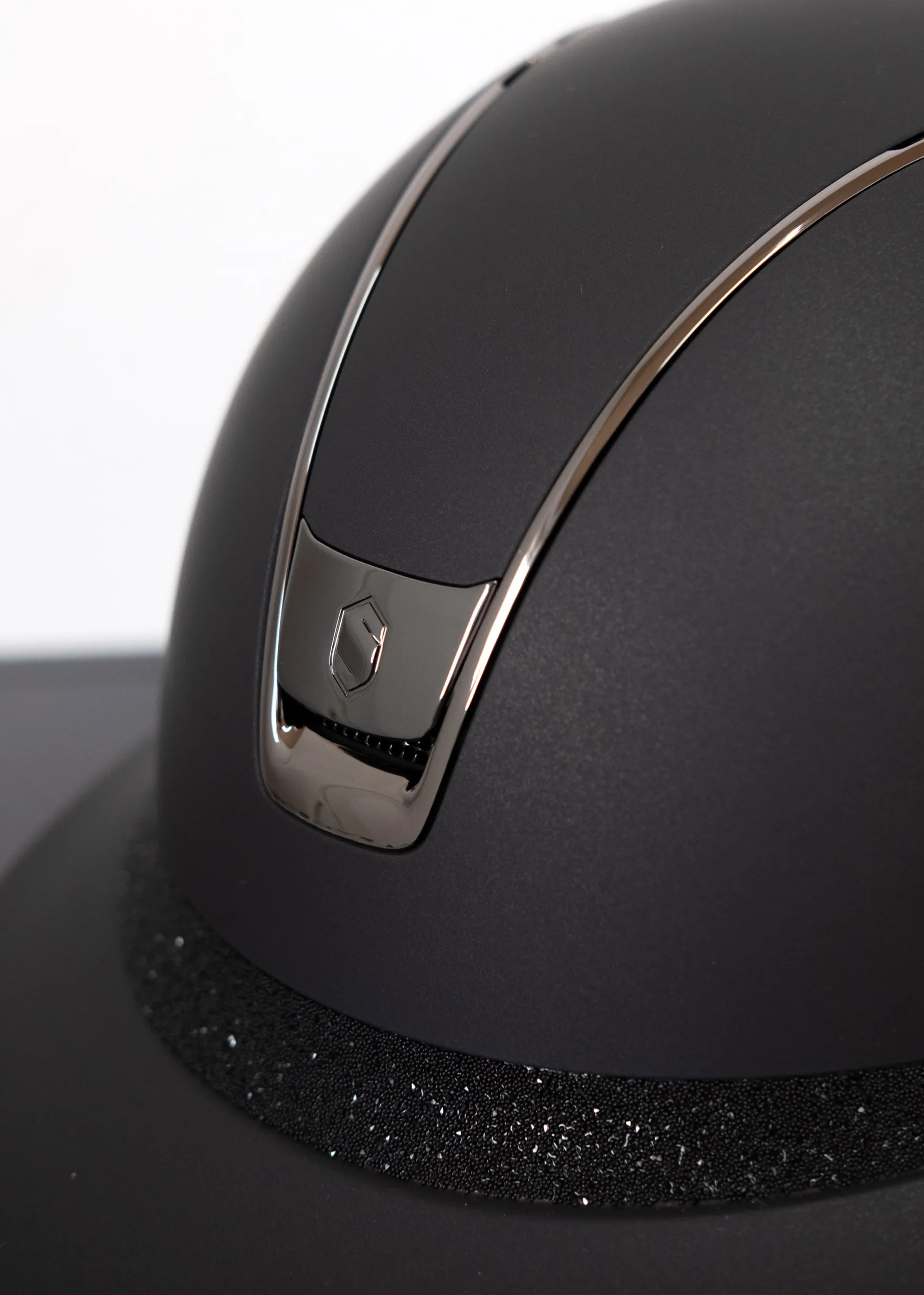 Reithelm Miss Shield 2.0 Shadowmatt, FB Crystal Fabric Swarovski, Trim+Blason Black Chrome
