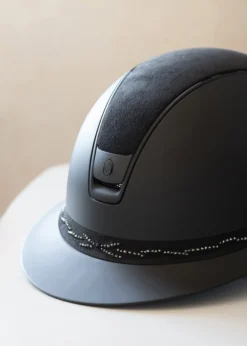 Reithelm Miss Shield 2.0 Shadowmatt, Top Alct, FB Flower Swarovski, Blason+Trim Matt Black