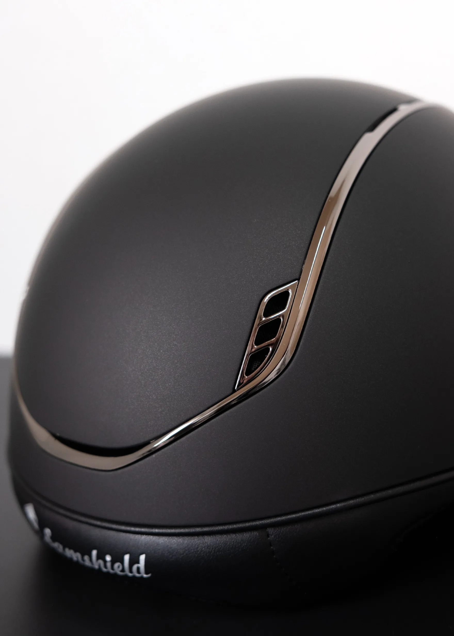 Reithelm Miss Shield 2.0 SM, Frontal Band + Blason Ultra Fine Rock, Trim Black Chrome