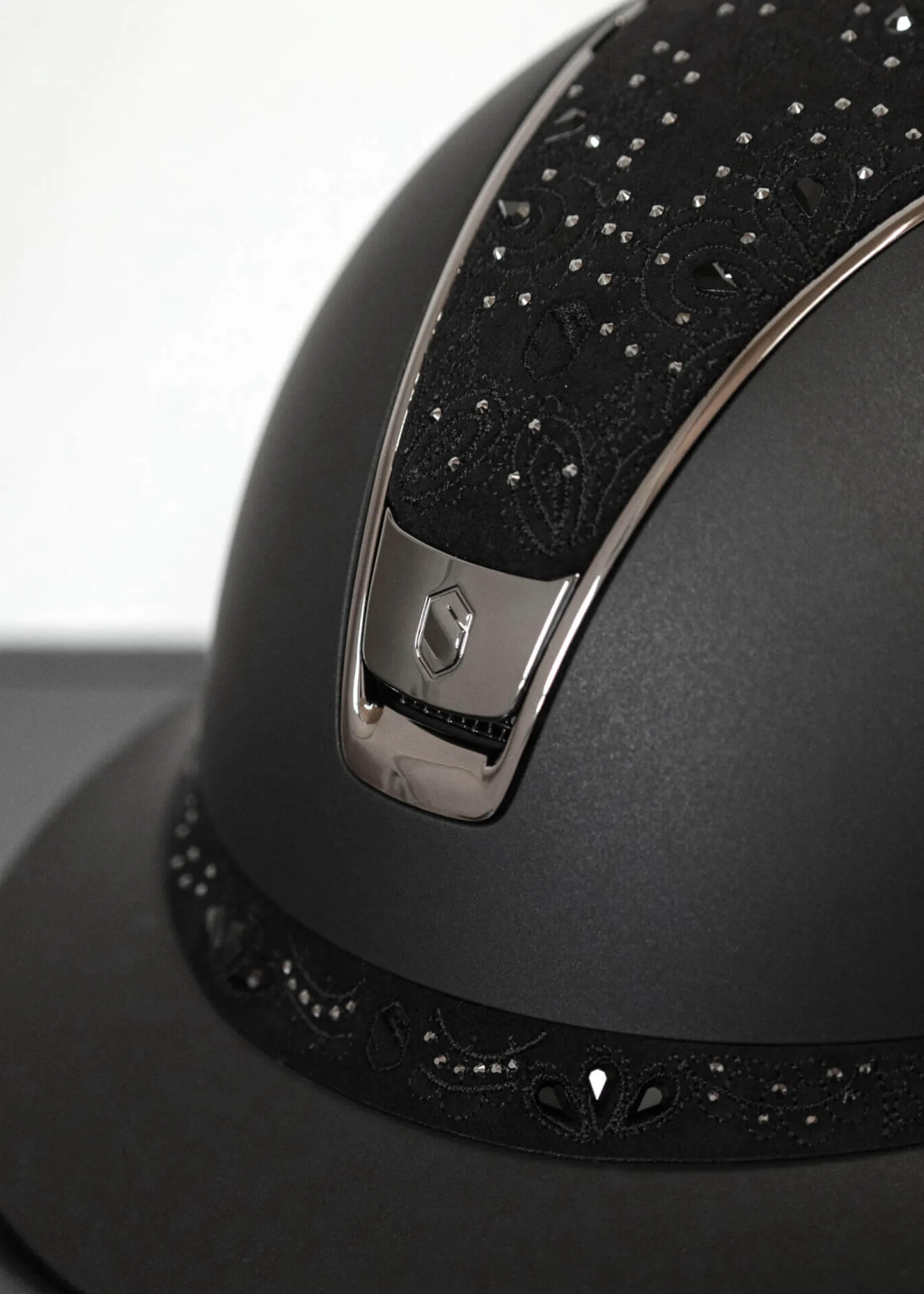 Reithelm Miss Shield 2.0 SM, Top+FB Crystal Bloom Black, Trim+Blason Black Chrome