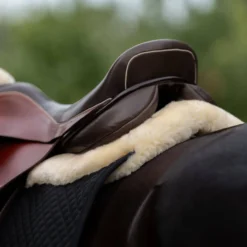 Schabracke, mit innenliegenden Taschen, Lammfell, Dressurschabracke