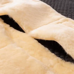 Schabracke, mit innenliegenden Taschen, Lammfell, Springschabracke